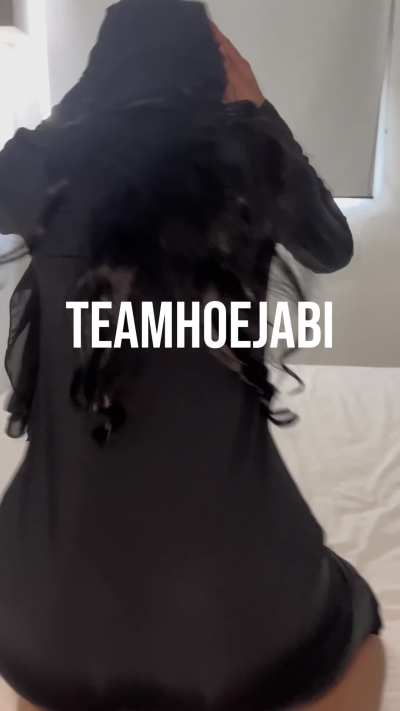 time to twerk a little bit for you habibi 
All episodes are available  in 1 folder for $80 here  🕋 allmylinks.com/teamhoejabi 🕋 