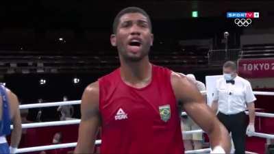 Hebert Sousa classificou no boxe e já garantiu pelo menos a medalha de bronze: 