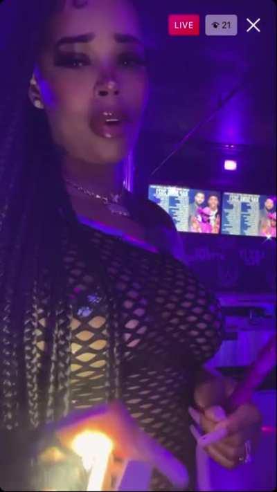 Some quick shit but she’s going live again in a bit 😭