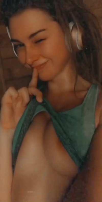 titty squeeze after workout 🥶💦