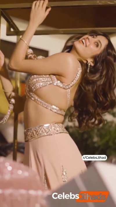 Janhvi Kapoor's gorgeous juicy bosoms 😍❤️