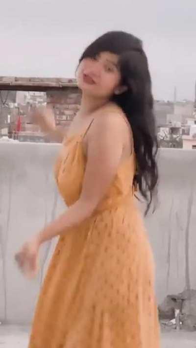 Someone please find IG of these shaking mangoes