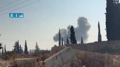 Brief clip of a Syrian or Russian aircraft (I think Su 24?) bombing run near Aleppo. Recent footage, claimed from Kafr Naha.