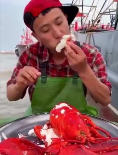 You Should Wait Till You Get Home To Eat Your Lobster