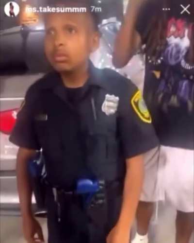 Last year, young brain cancer survivor DJ Daniel was mocked by a group of people because of his police outfit. Last night, he was honored by the President and became an honorary Secret Service agent.