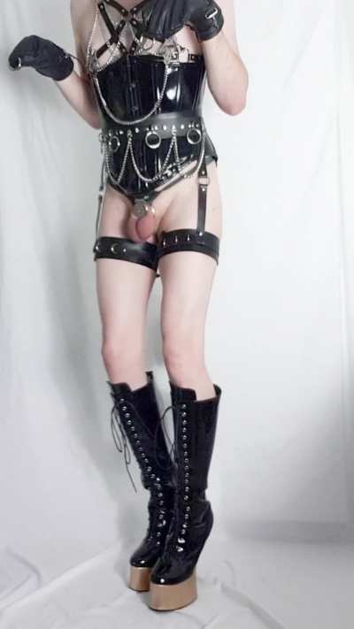 Testing out some steps in my new boots while I figure out what sort of pony I am