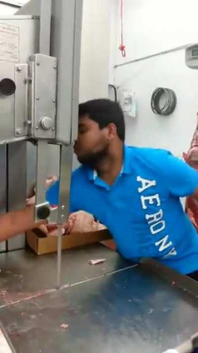 Шурик, у вас несчастные случаи на стройке были ?