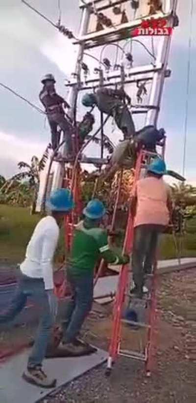 workers electrocuted working on a high voltage line