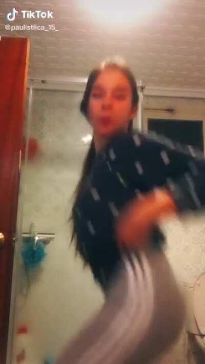 Dayum, love the way she makes it bounce