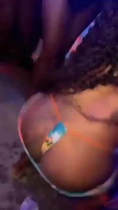 That bumpa outta control 🤯 (@_sofinedouglaa)