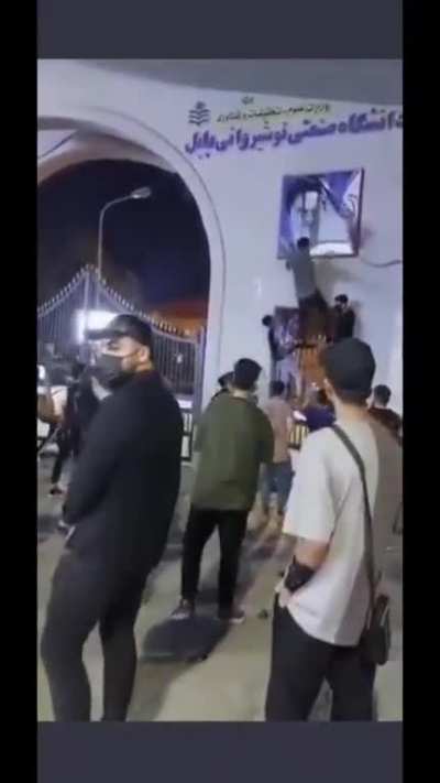 two minutes of Pure bravery from iranian protesters