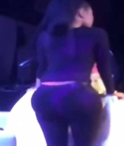 Love how her butt moves 🍑