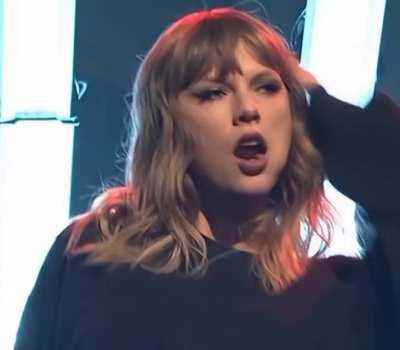 I’m so horny for her right now and need her sooooo bad. 🤤😩🍆💦