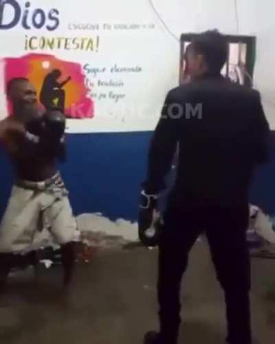 To box the prison guard and win