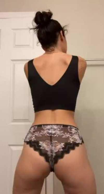 1st time twerking.. am I doing it right? 🥺