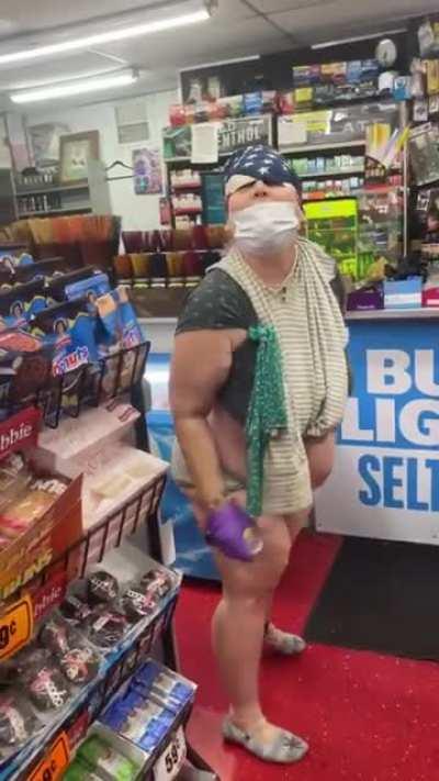 i was on the lady’s side until she said the n word lol, the guy recording annoyed me