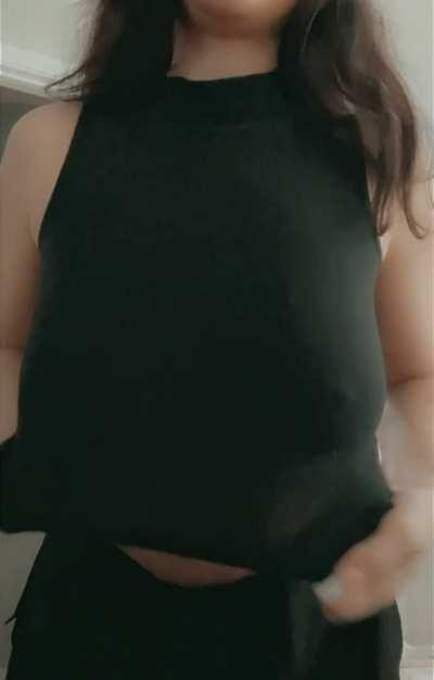 Do you like how these natural DDD’s sit on my tiny 5’1 105 pound body?