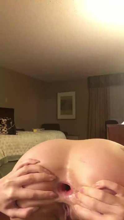 Lana’s huge asshole gapes naturally 😍