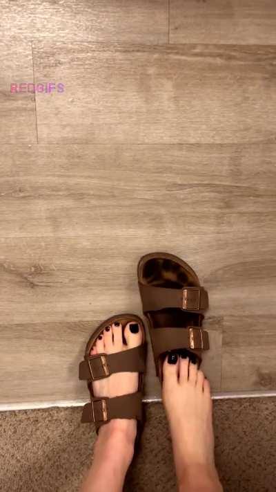 Come worship my toes