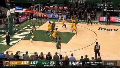 [Highlight] Middleton gives the Bucs the lead with 0.5 left (mannysoloway)