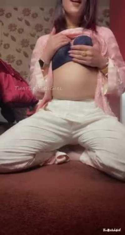 Your desi bhabi snuck away to have some fun whilst family were over for celebrations 🤭