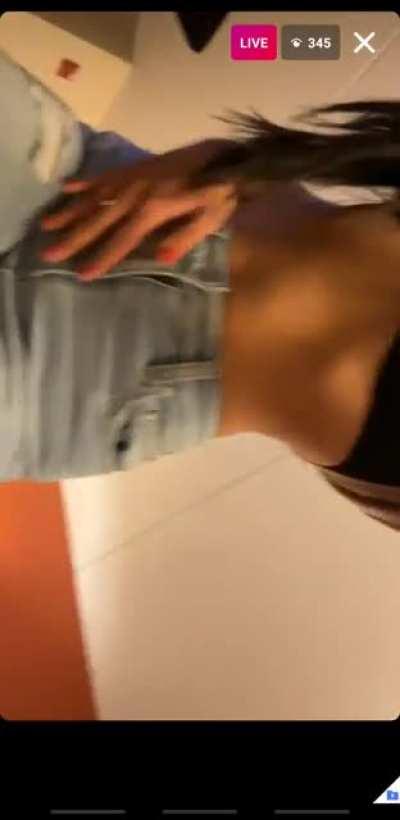 siennaluv3r2 live yesterday.. lowkey ass though