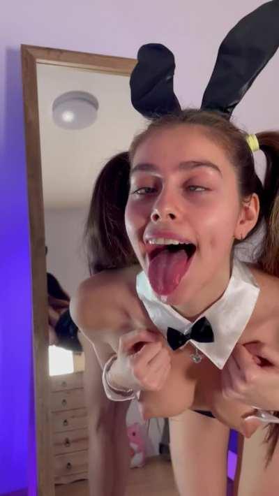 Begging you to fill up me🤤