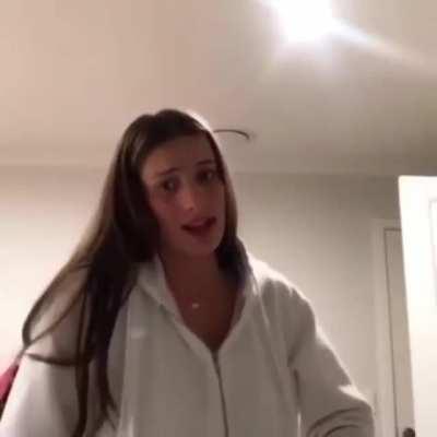 WHO IS THIS ? 😳😳😳😳