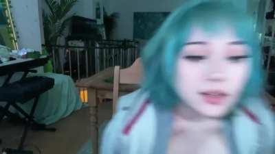 Jade’s very nice cleavage 🤤