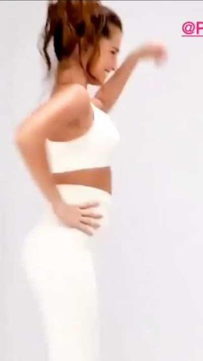 Tara Sutaria jumping during her workout 😍🖤🤍💙❤️🤤🥵