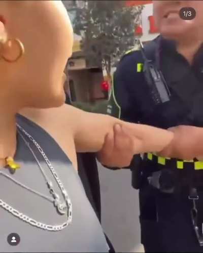 Lo que sería una simple multa e inmovilización de vehículo, termina con la conductora detenida por atropellar a una oficial de policía, que sufrió lesiones en tibia y peroné, por las que tuvo que ser hospitalizada.