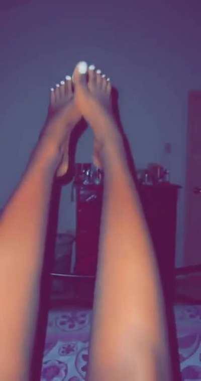 Can you suck my toes and eat my pussy