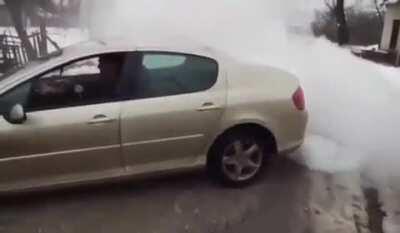 007 uses smoke screens with no problem