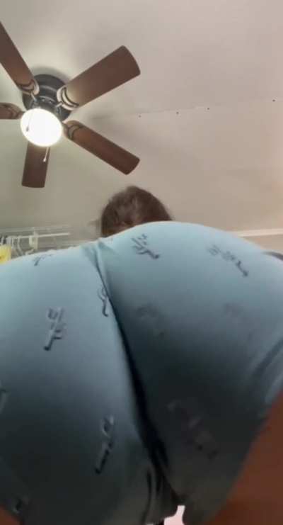 puffy girl shakes her ass.