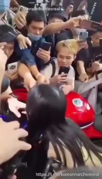 Korean Model Licks Fans' Fingers at Taiwan Adult Expo