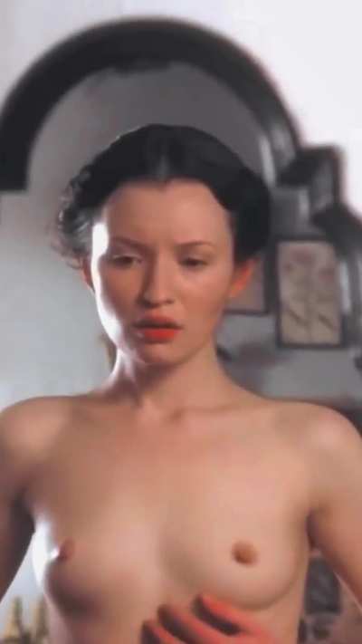 Emily Browning nude