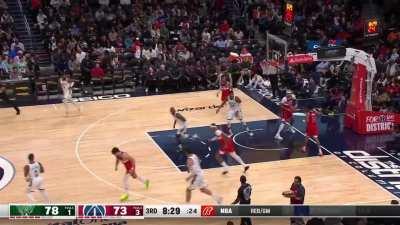 [Highlight] Khris Middleton passes Sidney Moncrief to move up to 4th for the Bucks in points