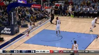 [Highlight] Triple J stays true to his name, and drills 3 consecutive 3 point jumpers to single-handedly recapture the lead!