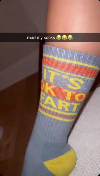 Queen naija fun socks 😍