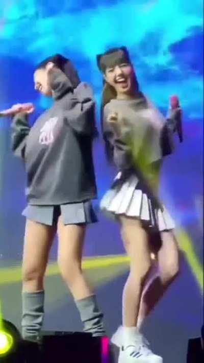 Jennie&Lisa 🍑🤤