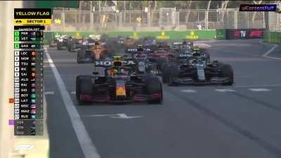 Race: Hamilton goes straight and ends up P16