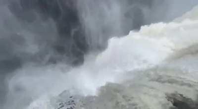 Just learned that standing this close to a 380 feet waterfall is a thing (Devil's pool - Victoria falls )