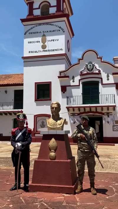 Saludo de los Granaderos que están de Guardia en el Destacamento Yapeyú, Corrientes.