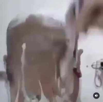 Melon shaving his head