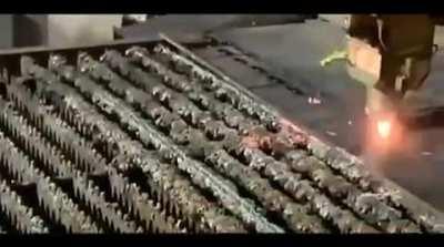 Mantis Vs Plasma Cutter. 