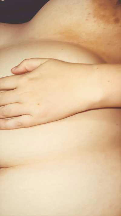 She knows what time it is when I bring Ava out 😈