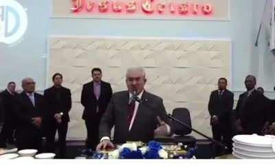 Pastores proibindo fiéis que votarem em Lula de participarem da ceia