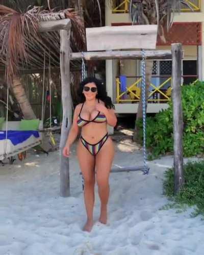 Solmaz Saberi (@solmaz_saberi)