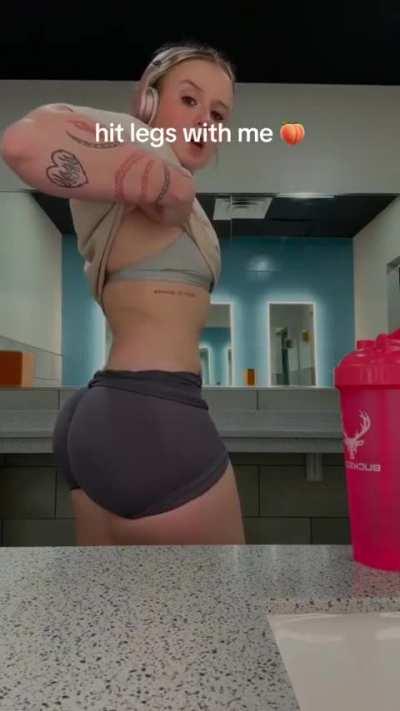 Evelyn Diller (@trainwithevs)