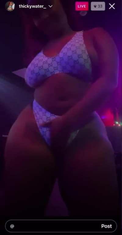 Thickyminaj in club 